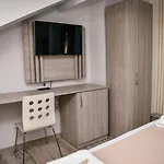 Golden Guest house *