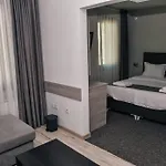 Golden Guest house *